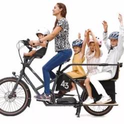 Bike43 Alpster Sähköavusteinen Pitkäperäpyörä Bosch Moottorilla -Sähköpyörät Myymälä Bike 43 mamy with one in front and three at the back scaled 1