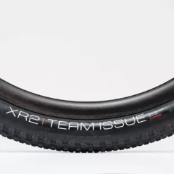 Cycli Bontrager XR2 Team Issue 29x2.35 TLR 7 Cycli Bontrager XR2 Team Issue 29x2.35 TLR -Sähköpyörät Myymälä BontragerXR2TeamIssueTLRMTBTire 11866 F Alt2