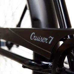 Electra Cruiser Lux 7D – Musta Cruiser-pyörä -Sähköpyörät Myymälä products electra cruiser black 4