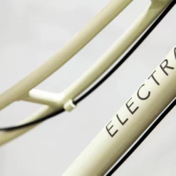 Electra Loft 7D – Creme Kevyt Naisten Pyörä Pystyllä Ajoasennolla -Sähköpyörät Myymälä products electra loft vanilla 9